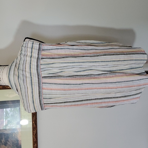 Sleeveless,  striped, front knot top - Picture 4 of 6
